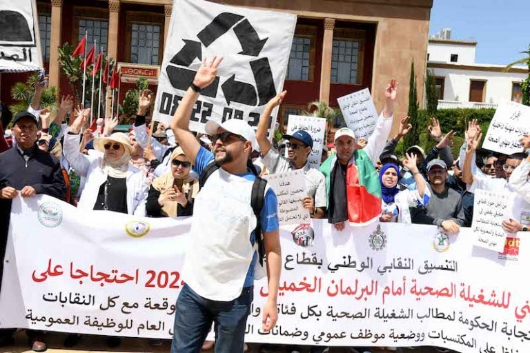 أطباء القطاع العام يلوّحون بالتصعيد: مطالب بالشفافية في “مركزية الأجور”.