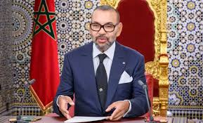 الملك محمد السادس يظهر بحيوية في جولة عفوية بفرنسا