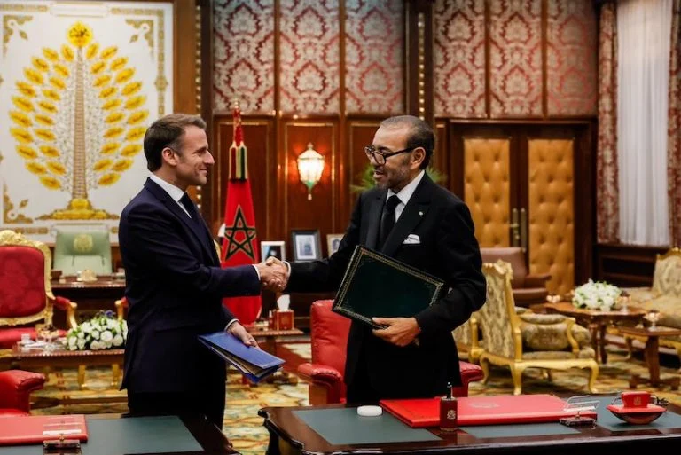 ماكرون يبرز الشراكة الاستراتيجية مع المغرب في إطار استراتيجية دبلوماسية جديدة لعام 2025.