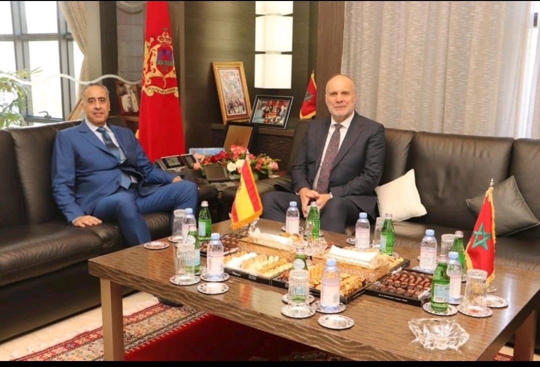 عبد اللطيف حموشي يستقبل مسؤول الاستعلامات بالحرس المدني الإسباني في أول زيارة رسمية له بعد تعيينه.