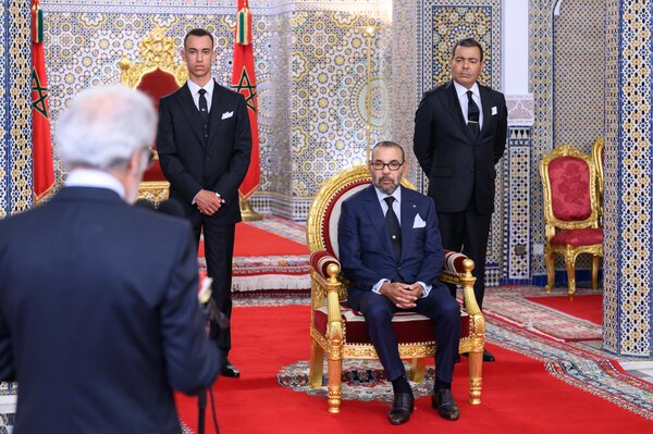 جلالة الملك يتسلم التقرير السنوي لبنك المغرب حول الوضعية الاقتصادية لسنة 2024.