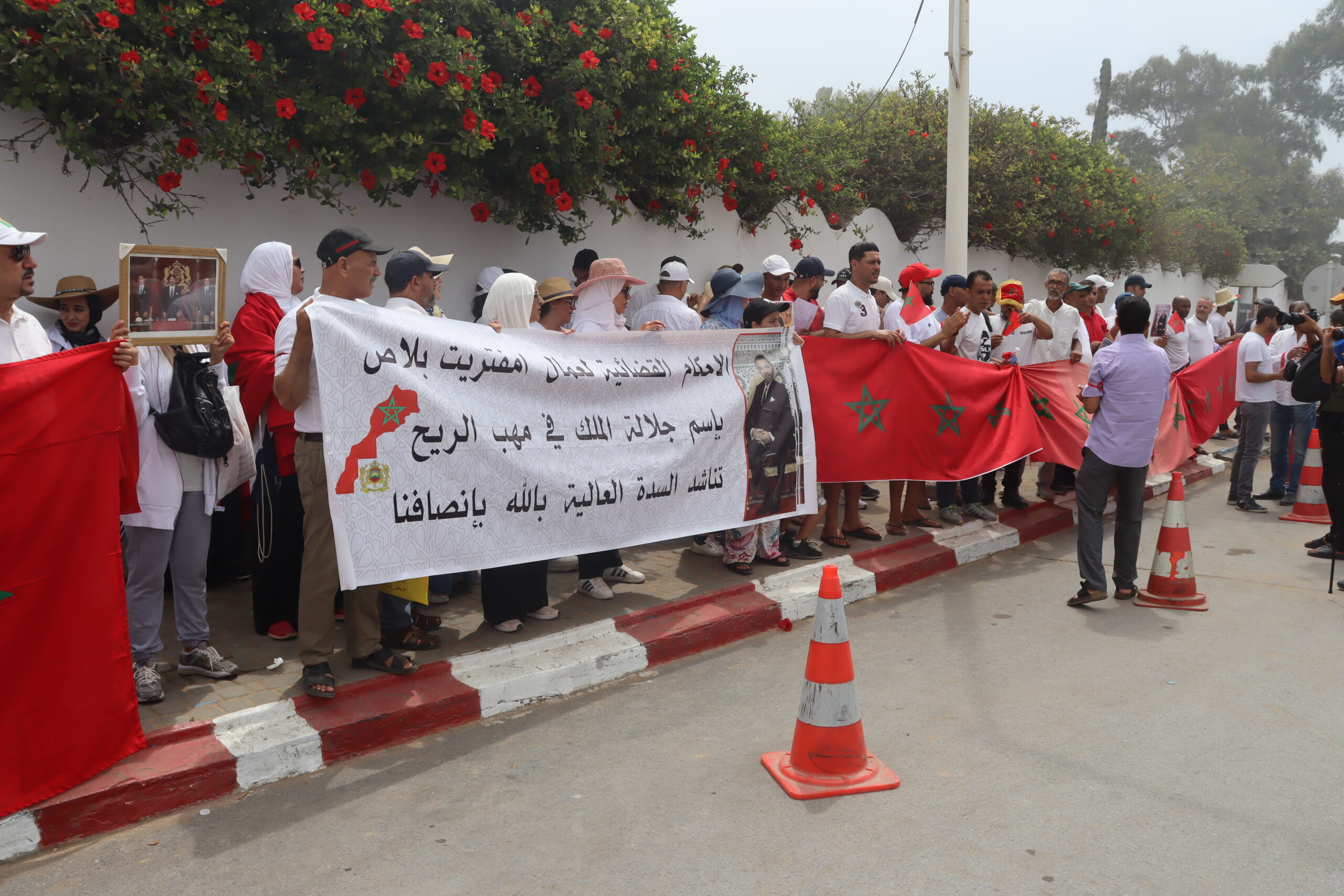 الصخيرات.. عمال فندق “لومفتريت” في أسبوعهم الثاني من الاحتجاج: إدارة تتحدى الحكم القضائي والعمال يتوعدون بالتصعيد.