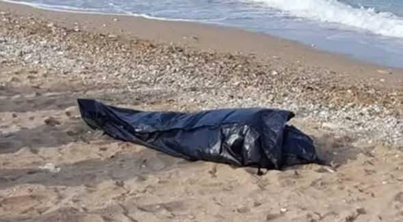 شاطئ ميامي ببني انصار يلفظ جثة شاب يُشتبه في محاولته الهجرة إلى مليلية المحتلة.